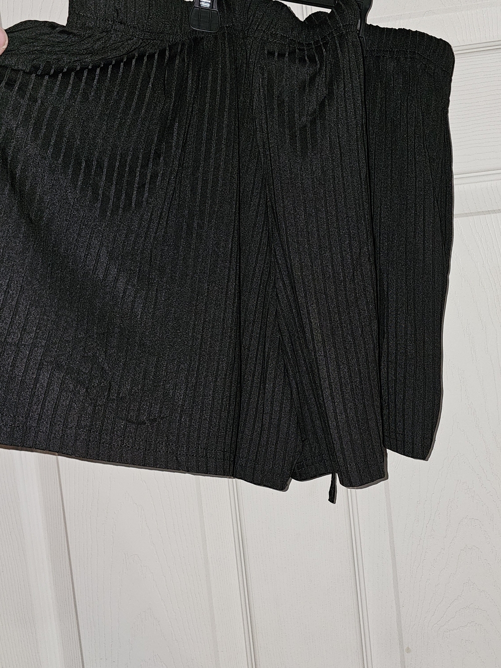 Black Ribbed V-Neck Short Sleeve Top With Shorts. - Picture 5 of 5